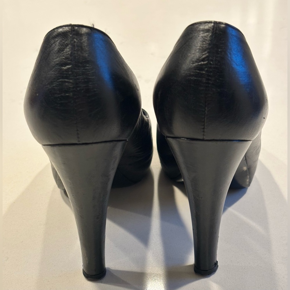 CHANEL G25723 Black Leather Peep-Toe Pumps - Interlocking CC Logo - Size 39 - Picture 14 of 15
